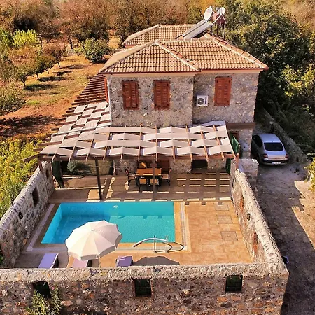 Villa Kay1100 Sal 2 Bedrooms *