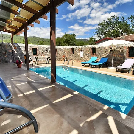 Kay1100 Sal 2 Bedrooms *